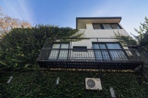 House for sale: Villa Martelli, 5 rooms and two commercial spaces.