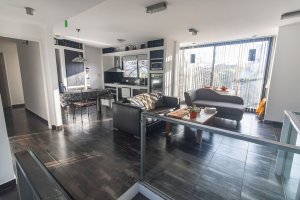 House for sale: Villa Martelli, 5 rooms and two commercial spaces.
