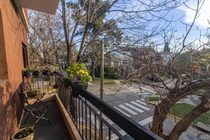 House for sale: Villa Martelli, 5 rooms and two commercial spaces.