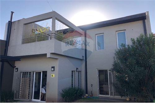 Venta Casa Reciclada 3 Dorm Piscina - Olivos