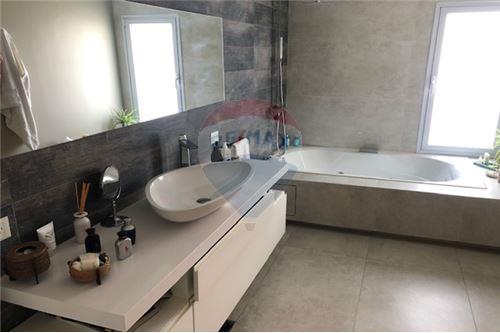 Venta Casa Reciclada 3 Dorm Piscina - Olivos