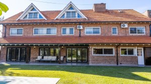 Casa 5 dorm 10 amb Venta Martínez Parque Pileta