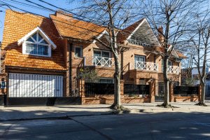 Casa 5 dorm 10 amb Venta Martínez Parque Pileta