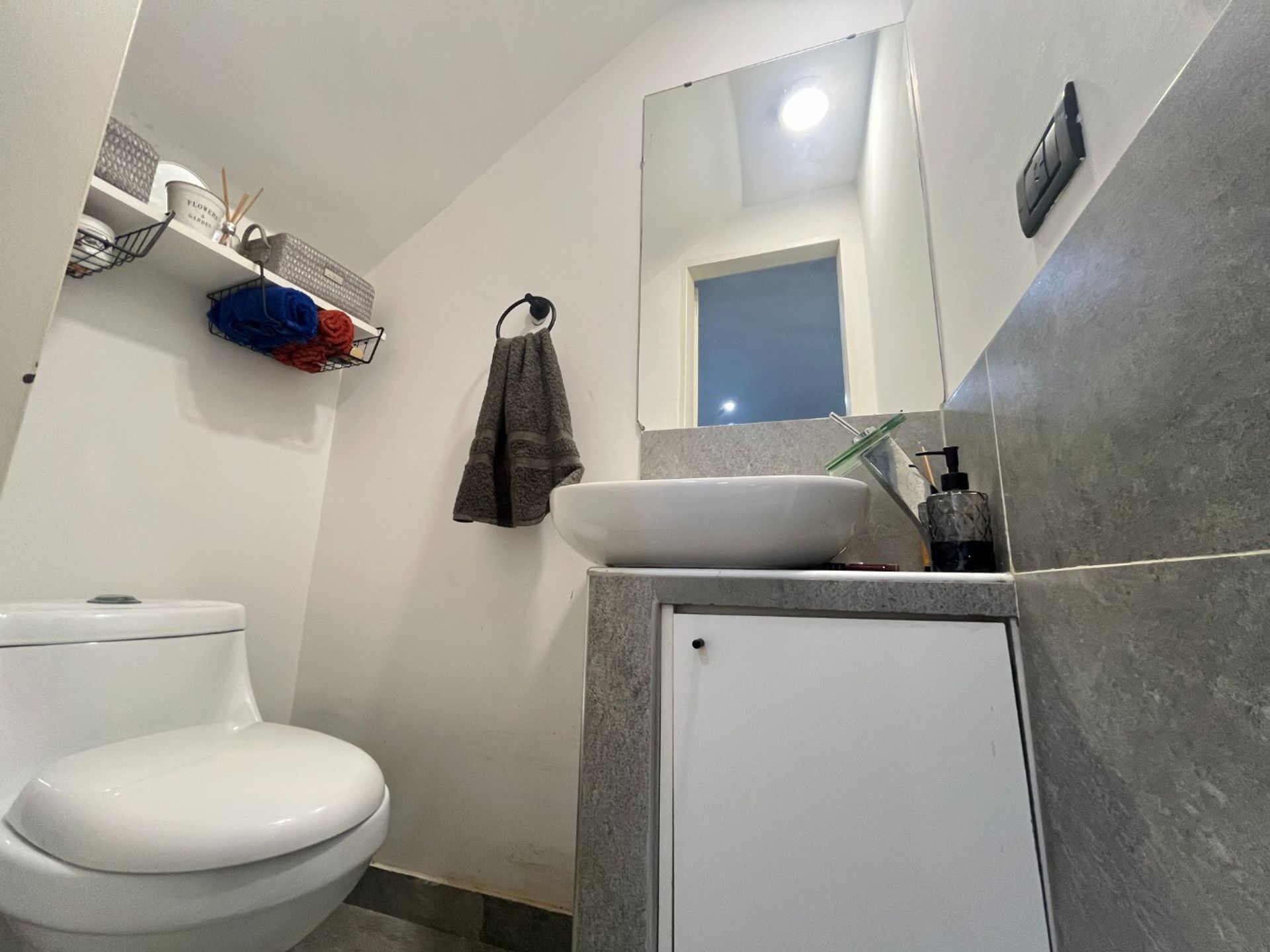 Venta Triplex 5 ambientes - Patio-Cochera- Olivos