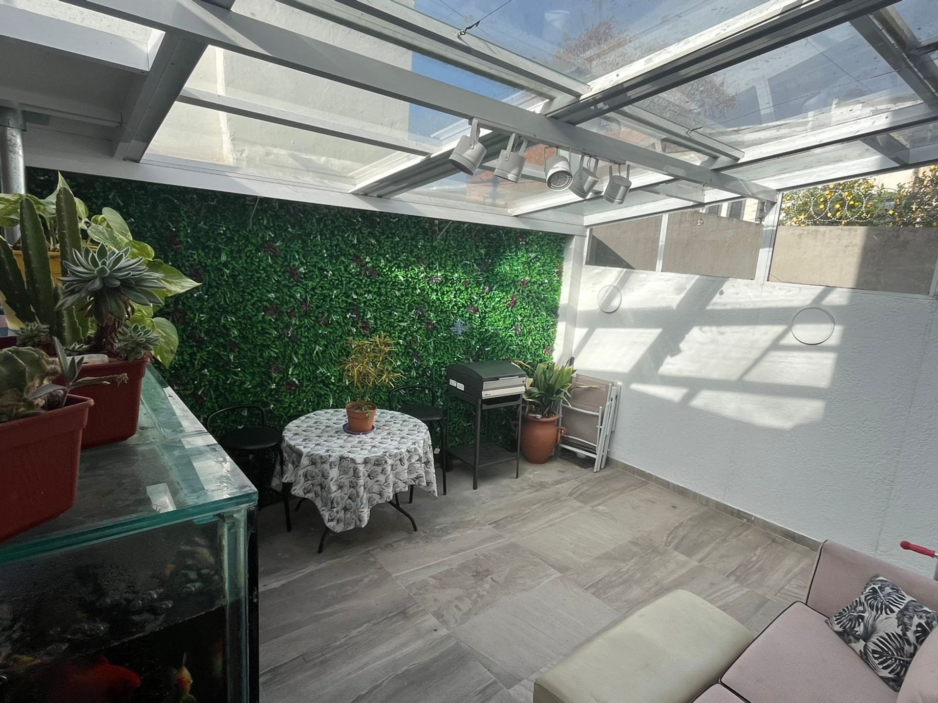 Venta Triplex 5 ambientes - Patio-Cochera- Olivos