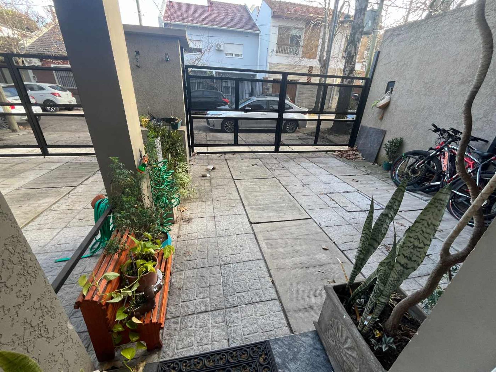 Venta Triplex 5 ambientes - Patio-Cochera- Olivos