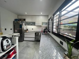 Triplex for Sale – 5 rooms – Patio – Garage – Olivos