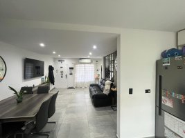 Triplex for Sale – 5 rooms – Patio – Garage – Olivos