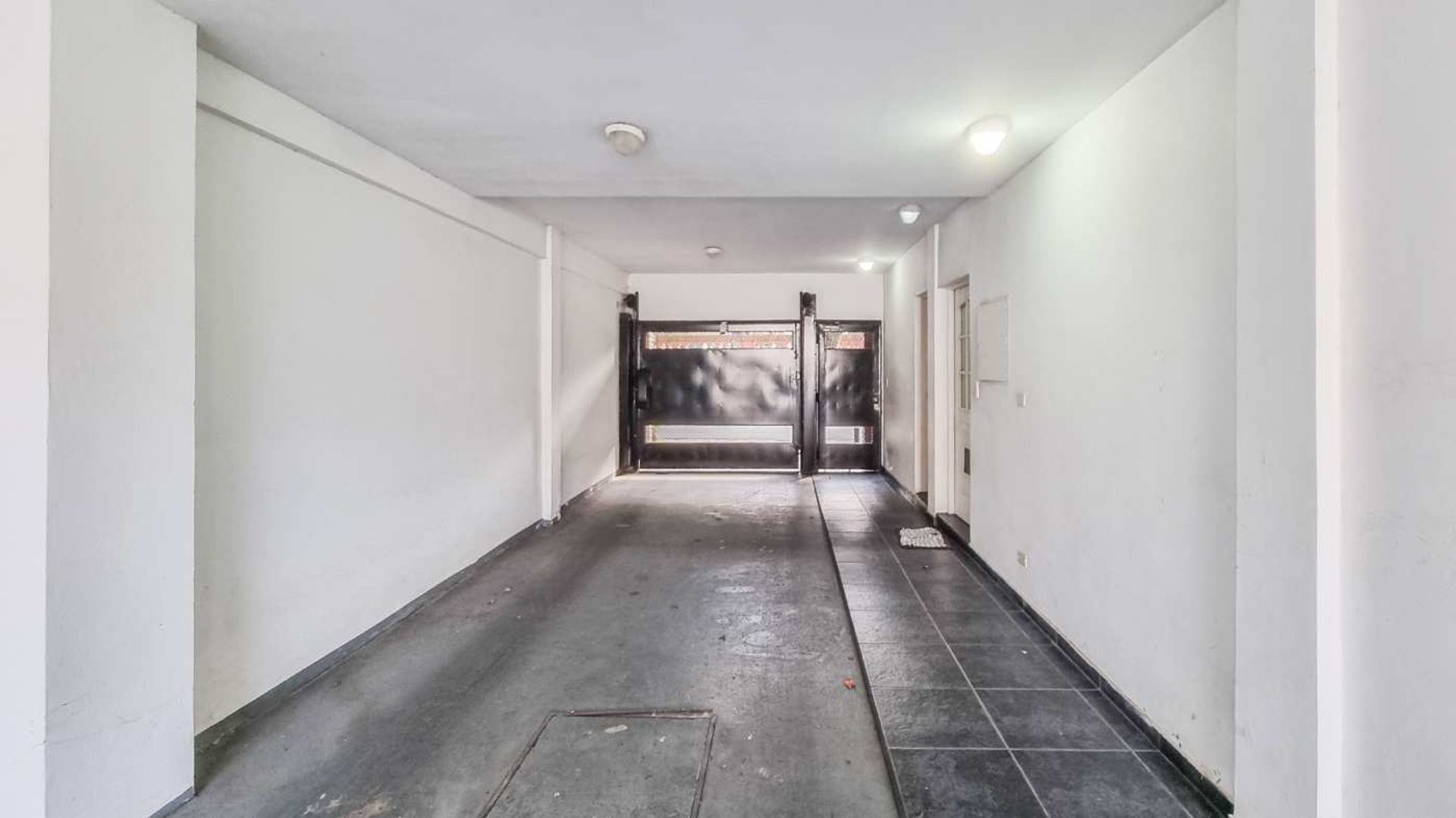 Venta departamento dos amb. con cochera San Isidro