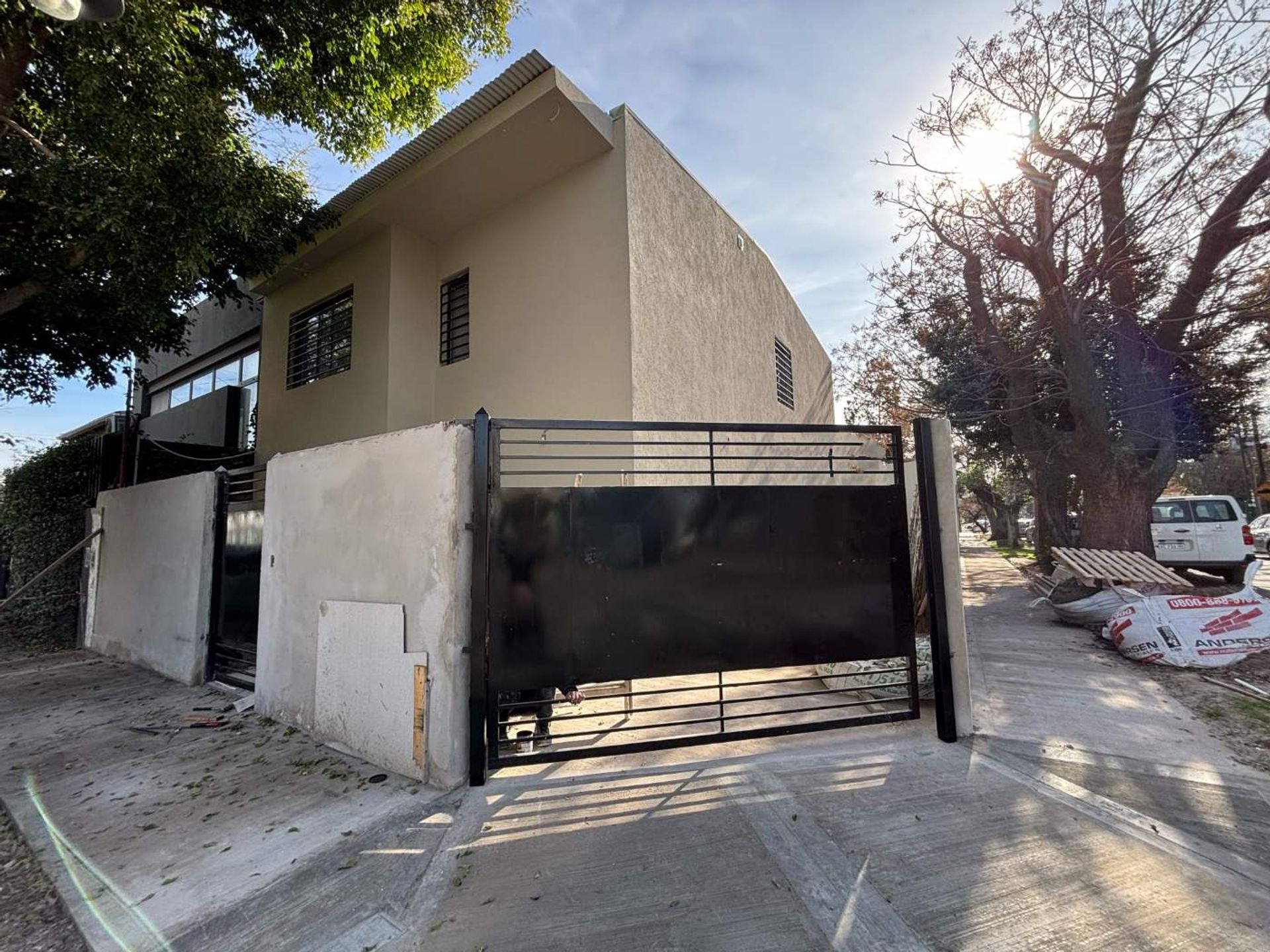 Venta Casa 4 Amb Cochera Jardin Parrilla