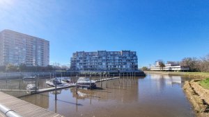 Apartment for Rent: 3 Bedrooms, Attached, River View, Garage