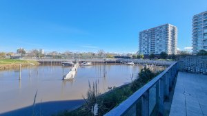 Apartment for Rent: 3 Bedrooms, Attached, River View, Garage