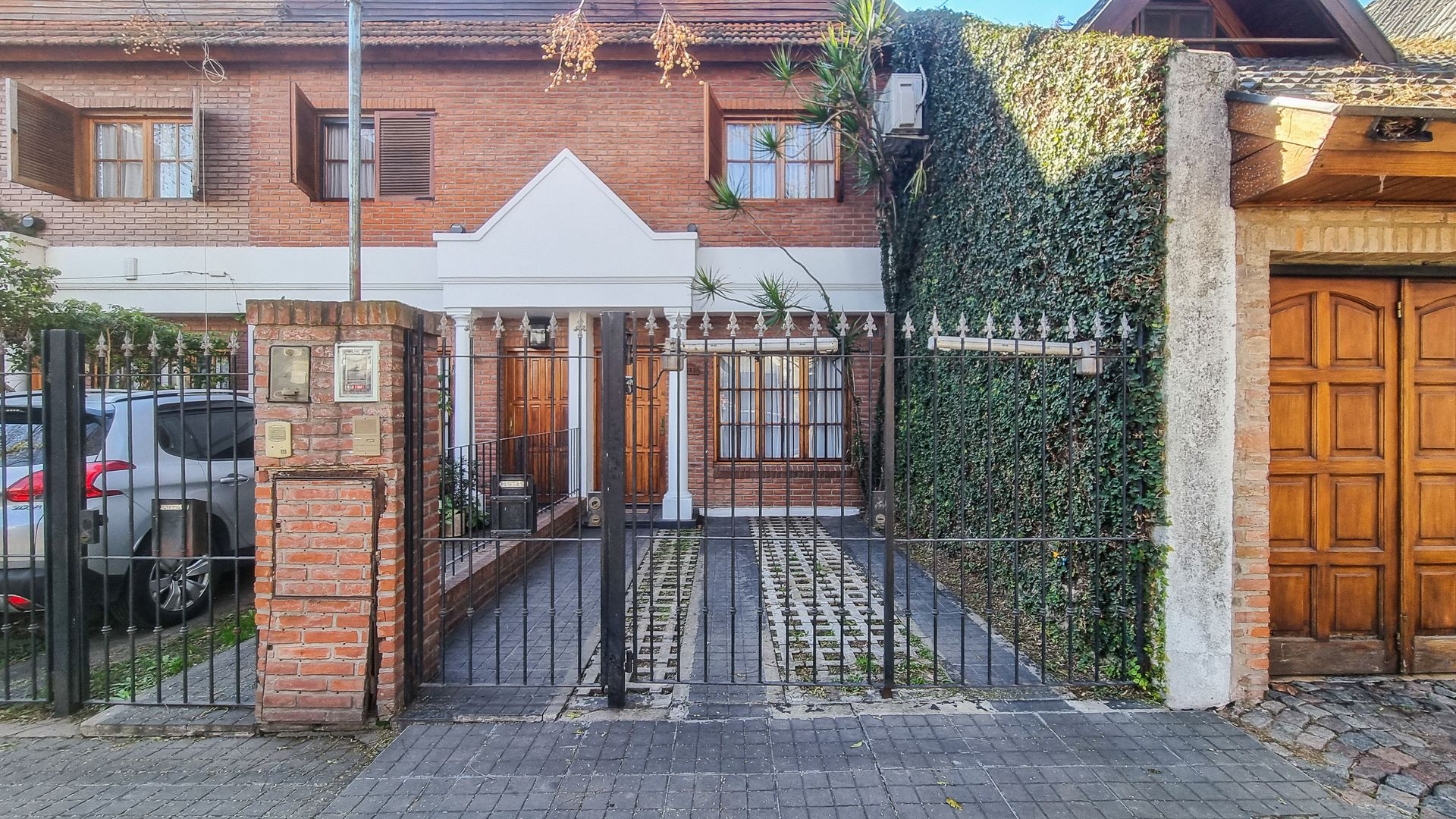 Duplex House for Sale with Patio and Florida Grill