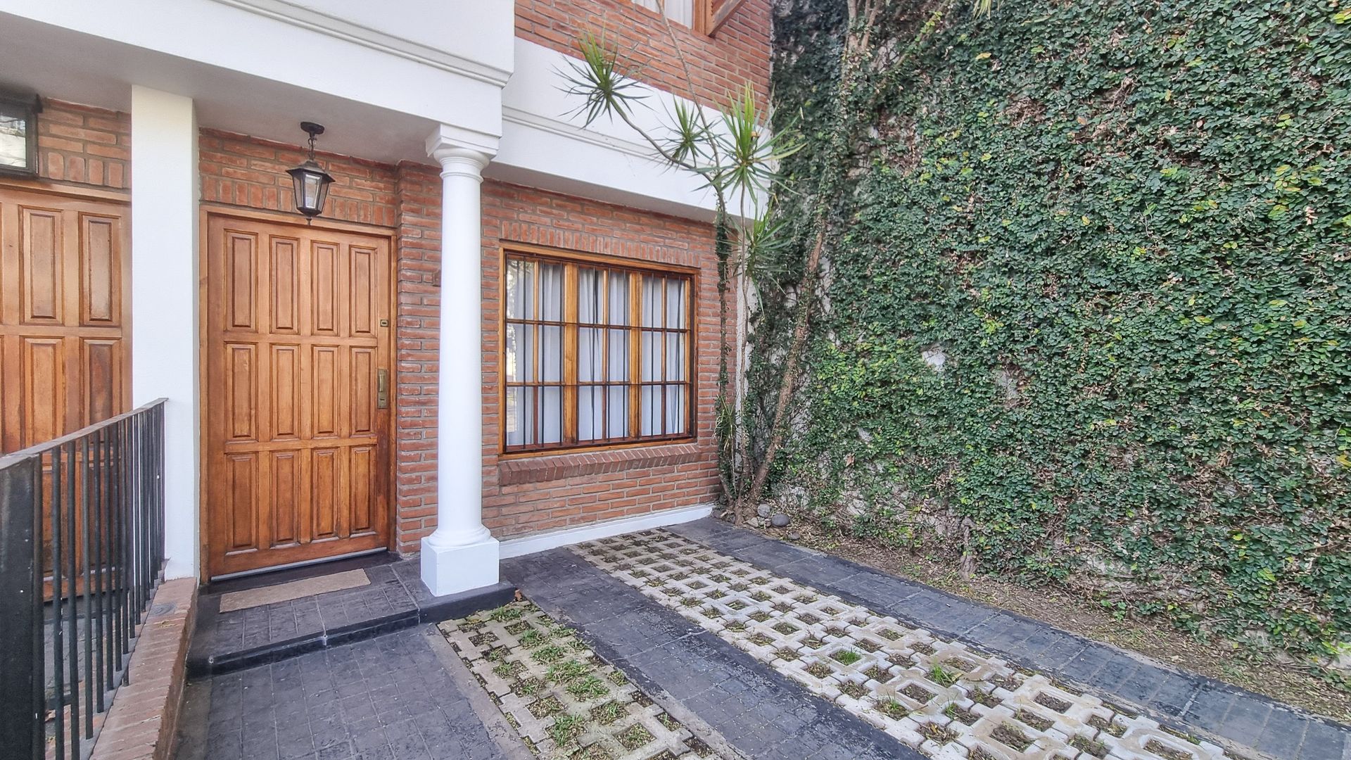 Casa Duplex en Venta con Patio y Parrilla Florida
