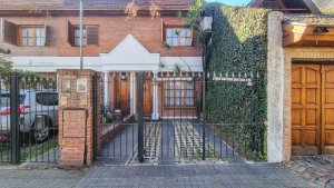 Duplex House for Sale with Patio and Florida Grill