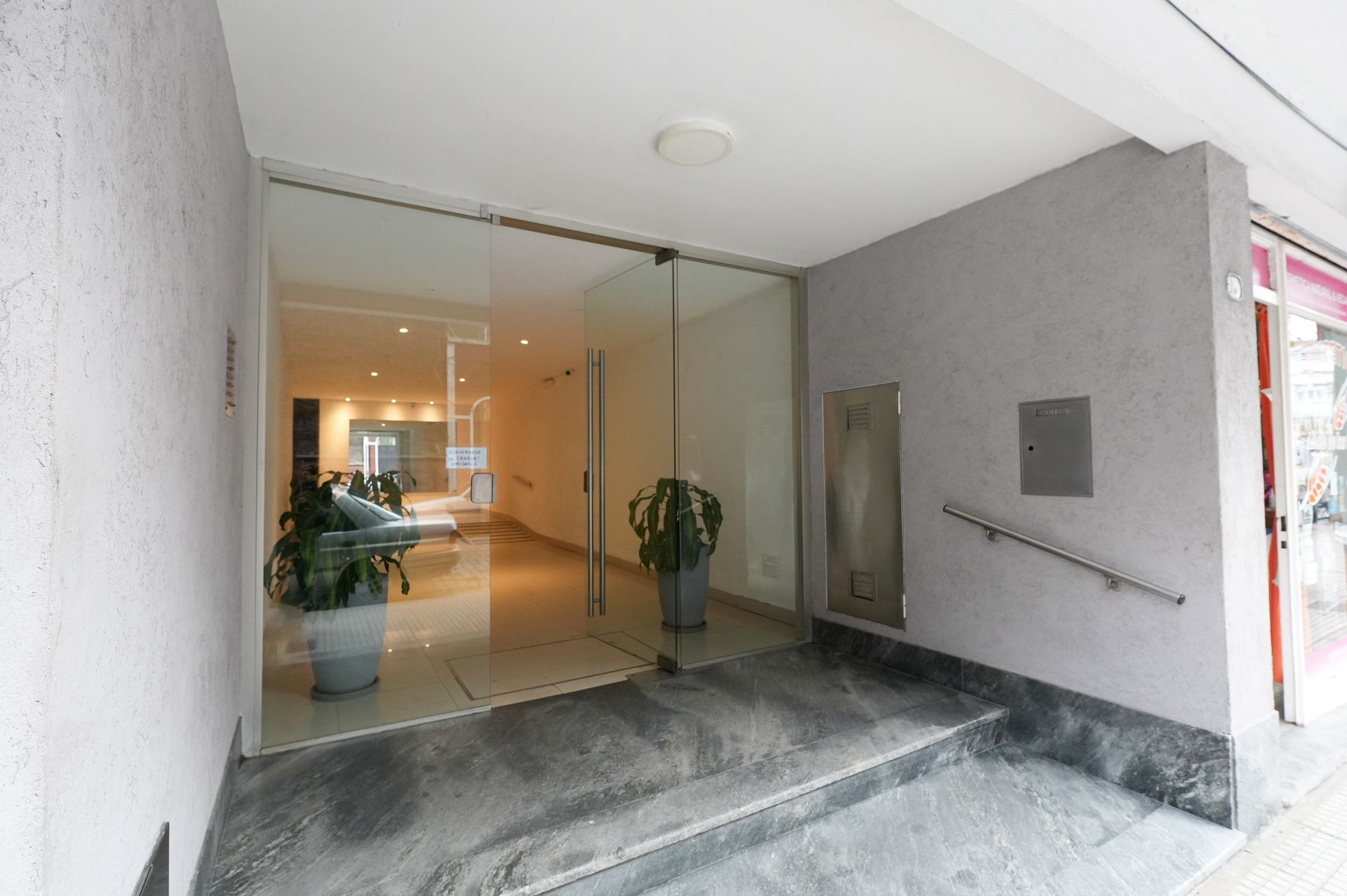 Venta Departamento 3 ambientes, Olivos con Balcon