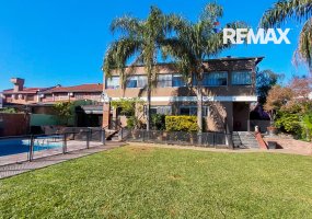 Venta casa 7 amb con Jardín y pileta en Martínez