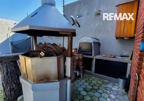 Venta casa 7 amb con Jardín y pileta en Martínez