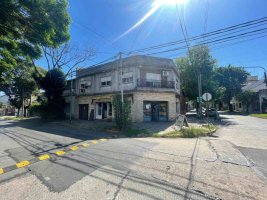 Venta Casa 3 Amb, Olivos, c/dos locales, Garage.