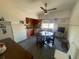 Venta Casa 3 Amb, Olivos, c/dos locales, Garage.