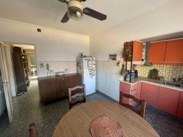 Venta Casa 3 Amb, Olivos, c/dos locales, Garage.