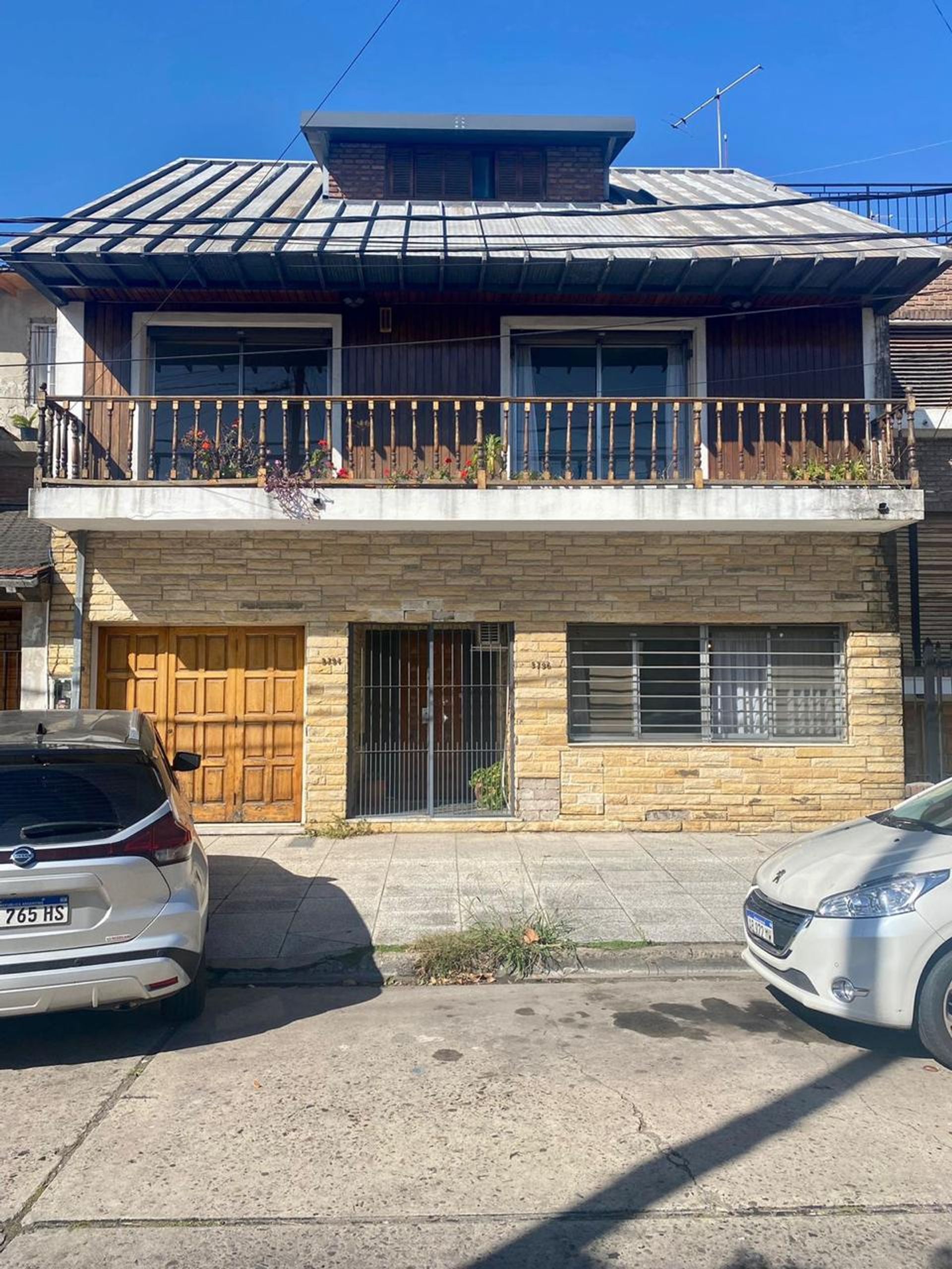 4-Room House for Sale in Munro with Garage