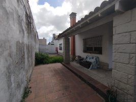 4-room Commercial Rental House in Boulogne