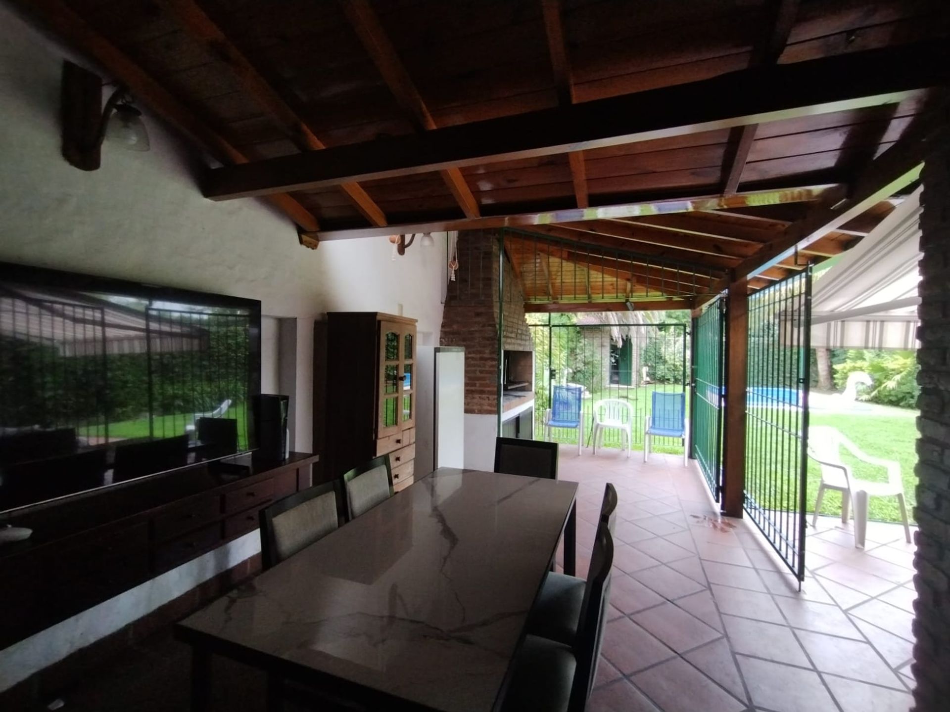 VENTA Hermosa Casa con Quincho y Pileta en Beccar