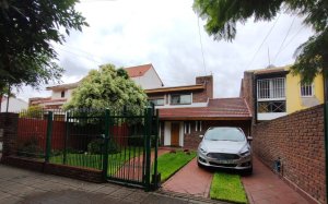 VENTA Hermosa Casa con Quincho y Pileta en Beccar