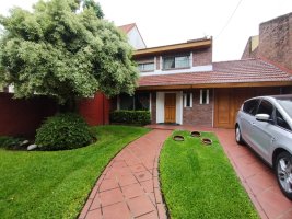 VENTA Hermosa Casa con Quincho y Pileta en Beccar