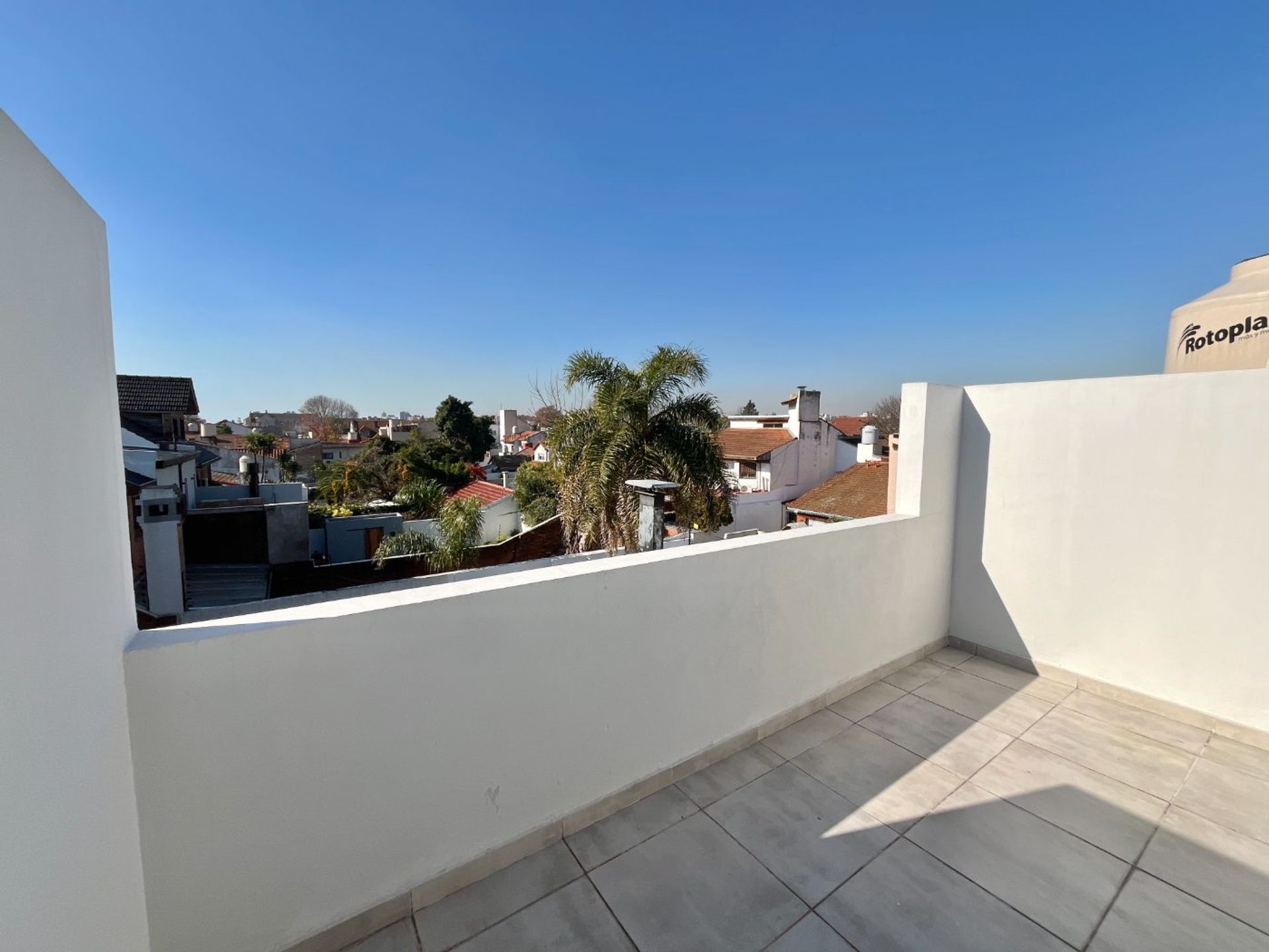 Venta Dúplex 4 amb. Cochera, terraza y jardin