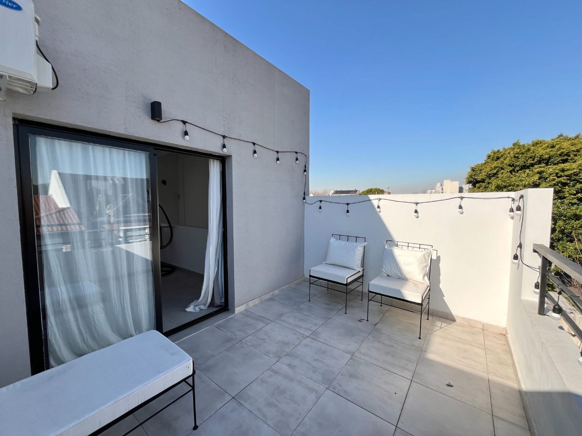 Venta Dúplex 4 amb. Cochera, terraza y jardin