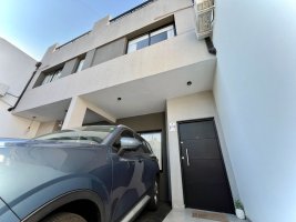 4-room duplex house for sale with garage in Florida