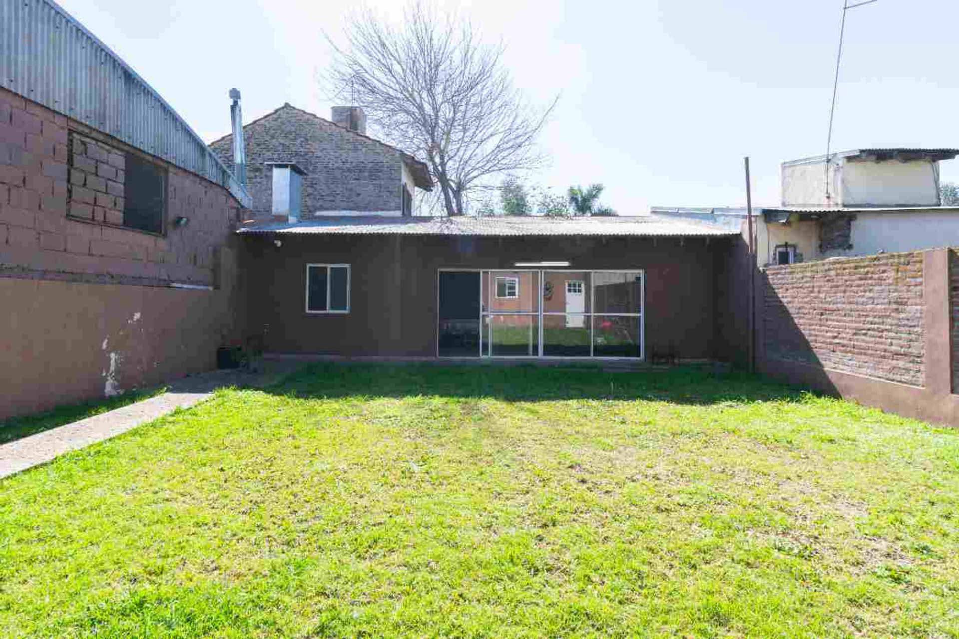 Casa en VENTA con quincho y parrilla