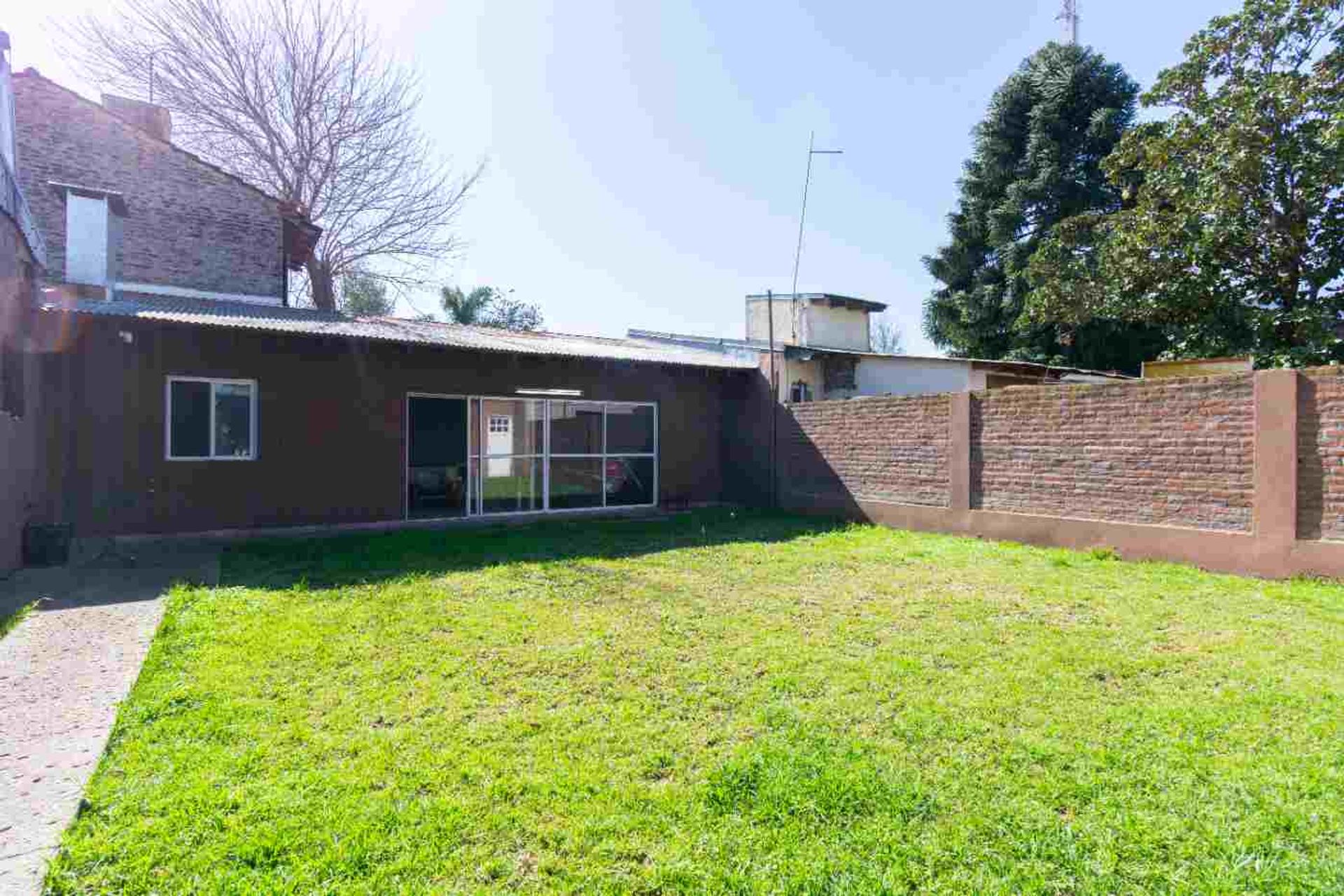 Casa en VENTA con quincho y parrilla