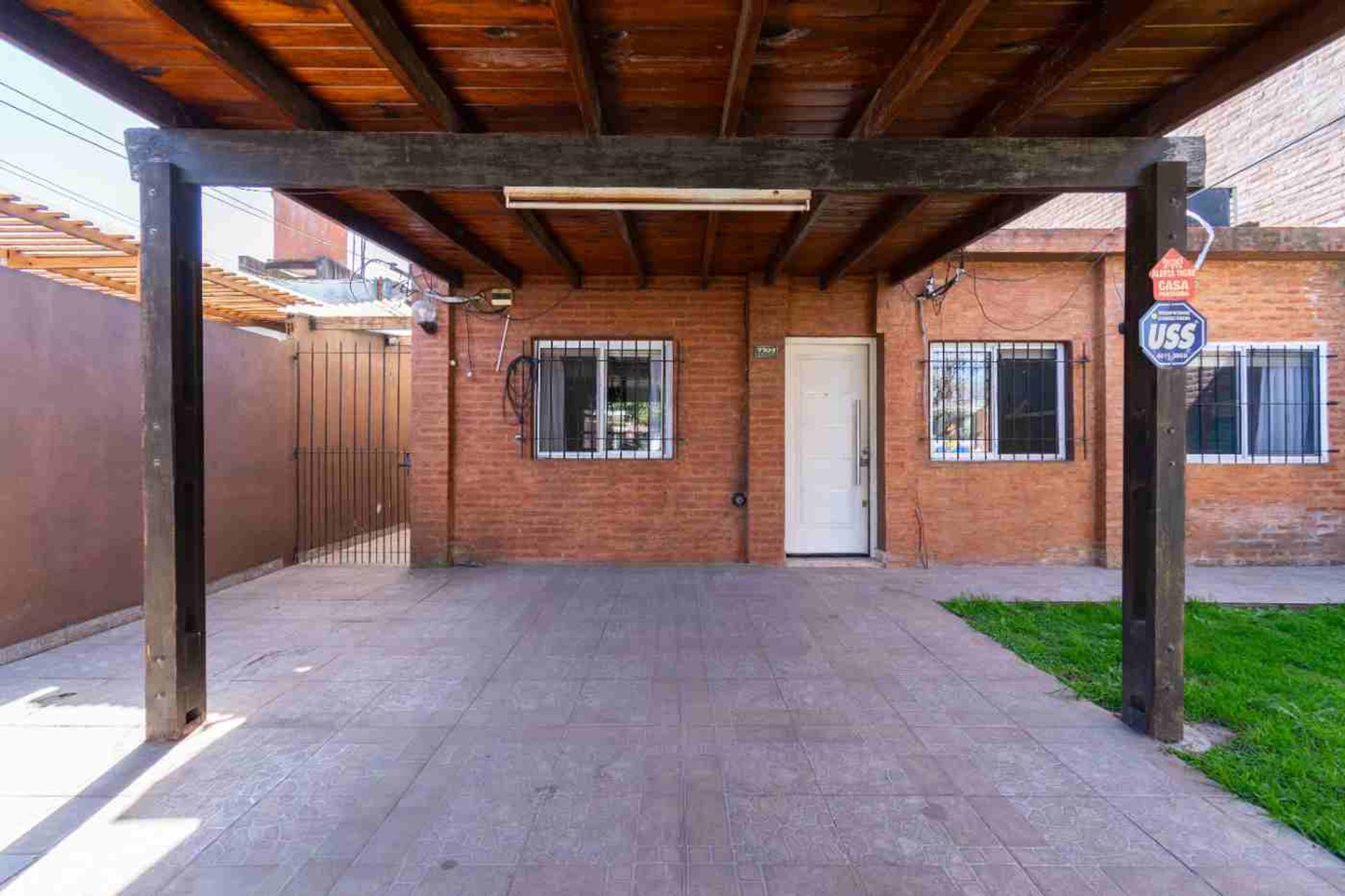 Casa en VENTA con quincho y parrilla