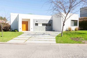 Excelente Casa En Venta A La Laguna
