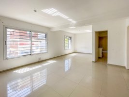 3-room Apartment for Sale in Victoria with Garage