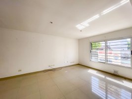 3-room Apartment for Sale in Victoria with Garage