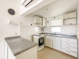 3-room Apartment for Sale in Victoria with Garage