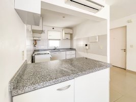 3-room Apartment for Sale in Victoria with Garage
