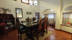 Venta casa de 6 ambientes en Beccar con playroom