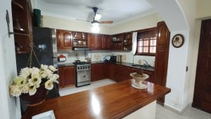 Venta casa de 6 ambientes en Beccar con playroom
