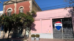 Sale of 2 residences + 2 outbuildings