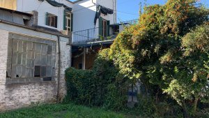 Sale of 2 residences + 2 outbuildings