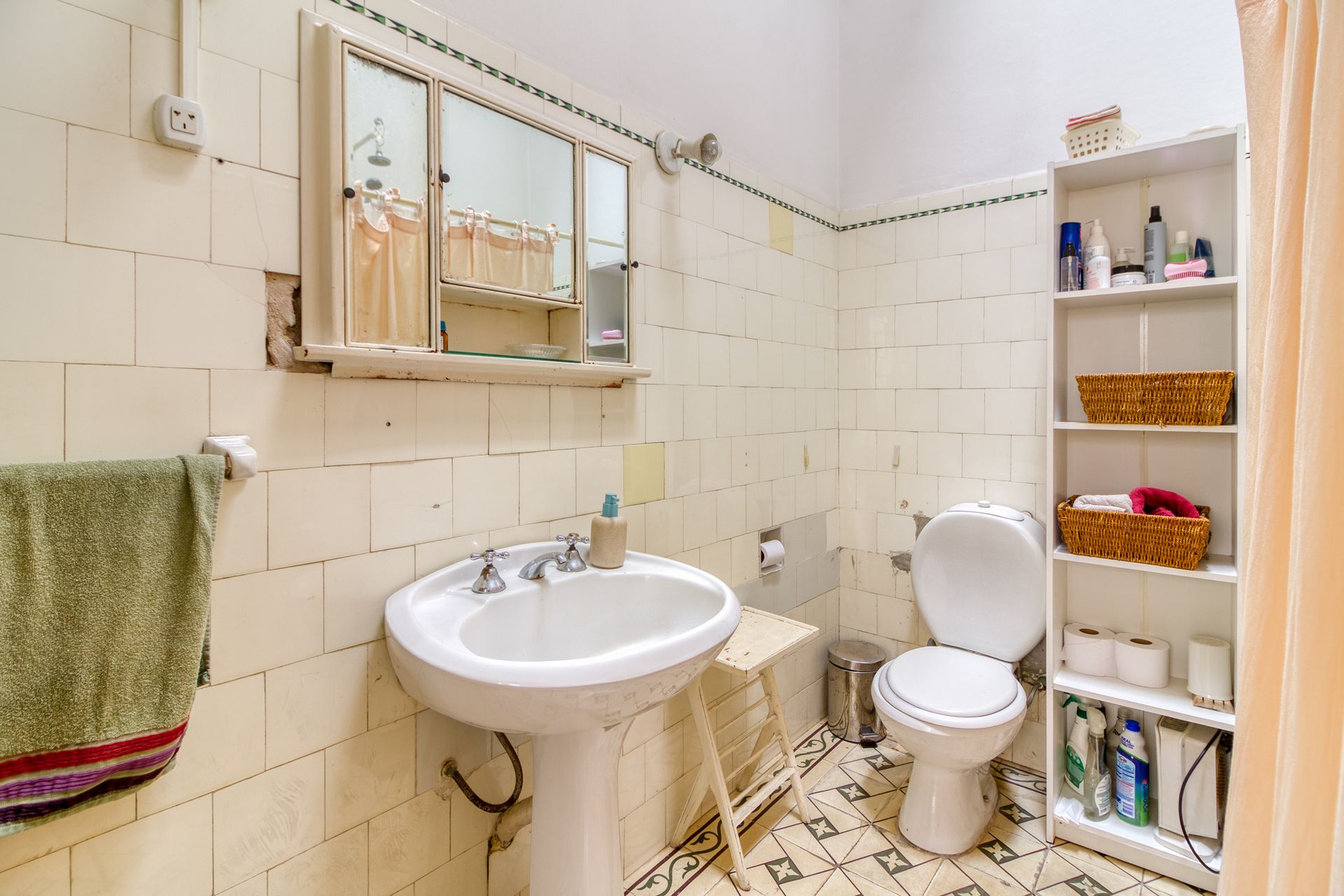 CASA MUTIFAMILIAR VENTA BECCAR LOTE PROPIO 240m2