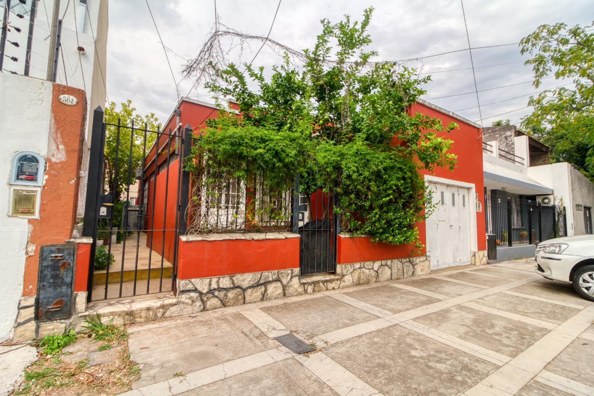 CASA MUTIFAMILIAR VENTA BECCAR LOTE PROPIO 240m2