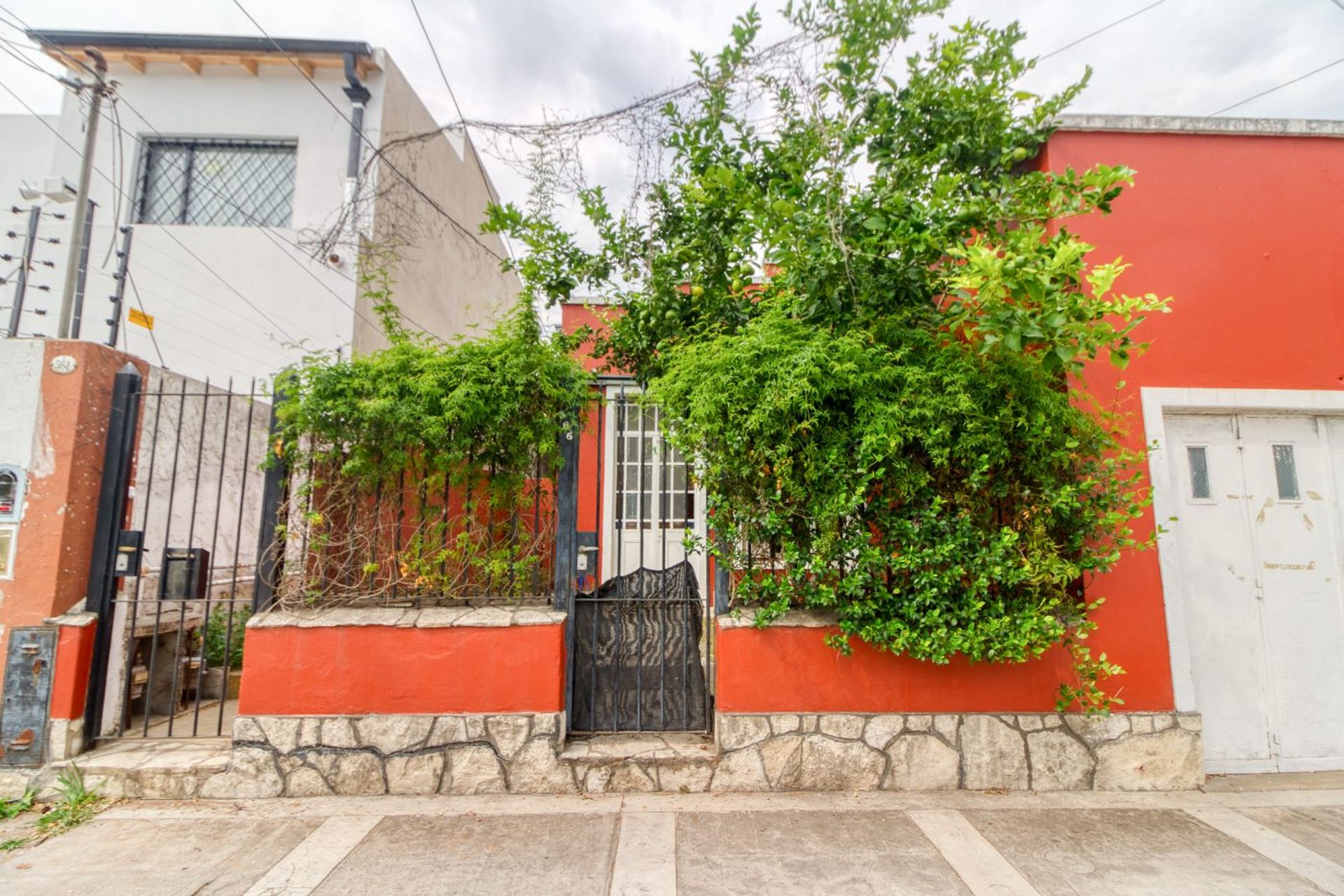 CASA MUTIFAMILIAR VENTA BECCAR LOTE PROPIO 240m2
