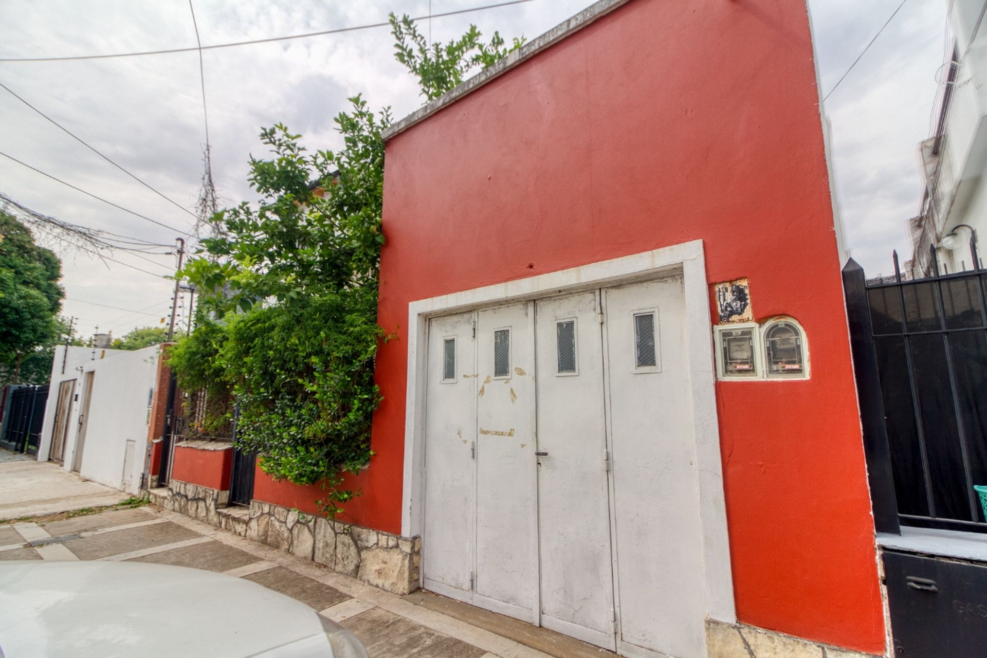 CASA MUTIFAMILIAR VENTA BECCAR LOTE PROPIO 240m2