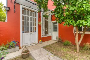 CASA MUTIFAMILIAR VENTA BECCAR LOTE PROPIO 240m2